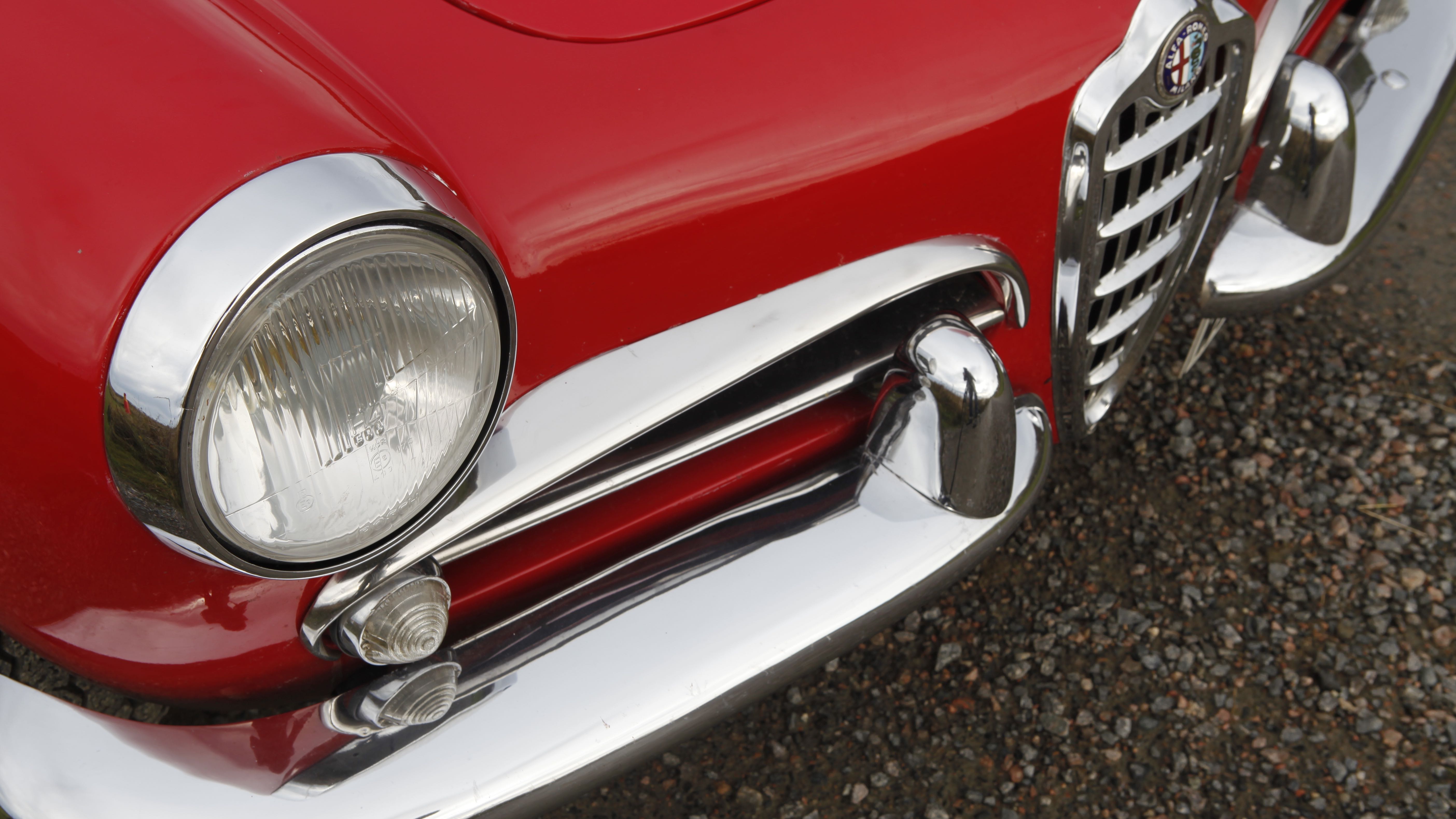 Alfa Romeo Giulietta Spider front grill